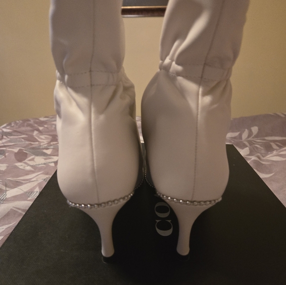NEW Coach Elegant Cream Women's Boots - Picture 3 of 7